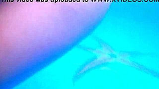 Ariel ortiz se masturba debajo del agua en la piscina enorme, what a sight!