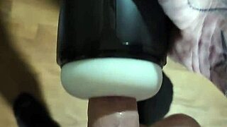 amateur girl tries out her new toy for some solo fun 😏💦