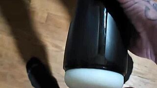 amateur girl tries out her new toy for some solo fun 😏💦