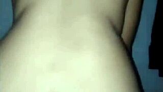 mi sexy hermanastra toma una siesta en la sala con ropa muy provocativa no me resisto y le rompo el culo antes de que llegue alguien a casa 😈🍑