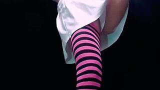 Bonneyuwu Pees Into Bottle