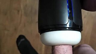 amateur girl tries out her new toy for some solo fun 😏💦