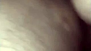 mi sexy hermanastra toma una siesta en la sala con ropa muy provocativa no me resisto y le rompo el culo antes de que llegue alguien a casa 😈🍑