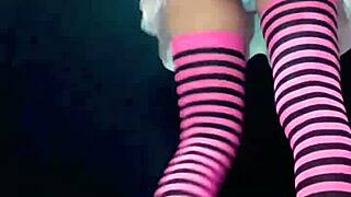 Bonneyuwu Pees Into Bottle