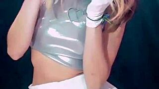 Bonneyuwu Pees Into Bottle