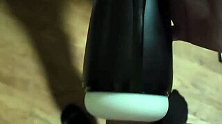 amateur girl tries out her new toy for some solo fun 😏💦