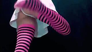 Bonneyuwu Pees Into Bottle