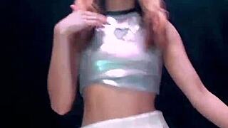 Bonneyuwu Pees Into Bottle