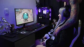 puta otaku gets fucked while playing fortnite