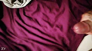 huge cumshot wanking big cock 😏