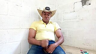 yuri gaúcho: agroboy cums hard with big dick