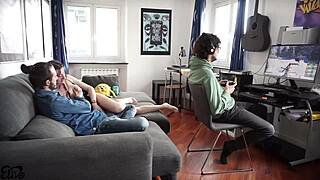 Upgrade unlocked for the nerd guy on the couch, threesome starts with italian dialogues - cum on tits