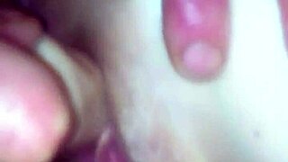 Fucking Girlfriend's Pussy With Dildo Boldly