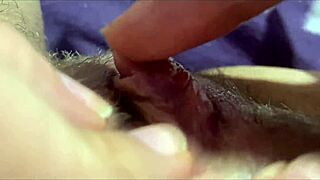 i rubbin my huge clit and jerkin to orgasm