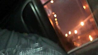 madre soltera me chupa la pinga en un taxi paseando por las calles de lima