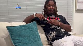 lucky delivery guy get the best tip of his life