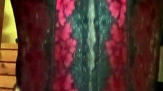 Shirley Bailando Sexy en Corset Rojinegro