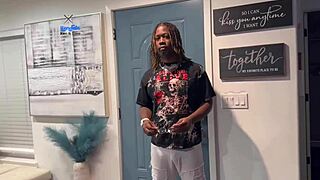 lucky delivery guy get the best tip of his life