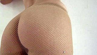 babe gets big ass fingered