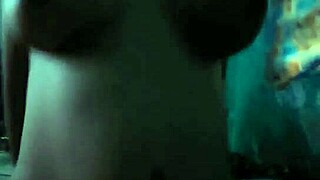 Tetas grandes naturales cabalgando vaquera y gemidos viendo tv para que no escuchen sus vecinos madre soltera cogiendo rico quiero lechazos en mis tetas