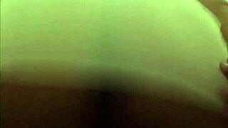 garota gordinha d bunda grande tira a roupa e mostra o cu