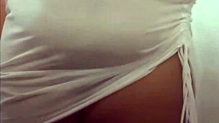 garota gordinha d bunda grande tira a roupa e mostra o cu