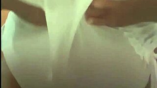 garota gordinha d bunda grande tira a roupa e mostra o cu