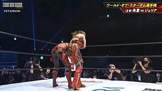 who will win, syuri or giulia in the world of stardom championship?