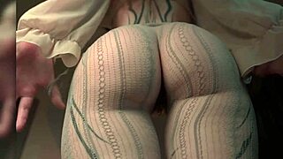 Redhead goddess Aryan Queen teases with oily ass, craving intense orgasm. 😘