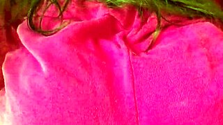 meu padrasto me d� anal fora da minha casa e eles nos pegam sex toy