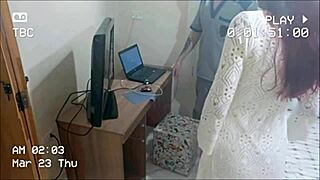 safada without panties gets the net technician