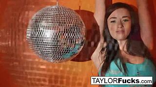 hot 70s sluts finger each others cunts