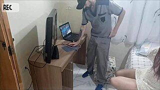 safada without panties gets the net technician