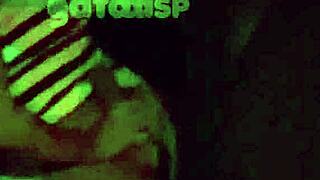 Casada da para macho dentro carro rua enquanto corno dirige