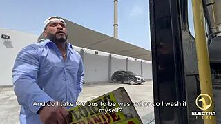 peruana pelirroja folla con el cobrador de combi para no pagar el pasaje