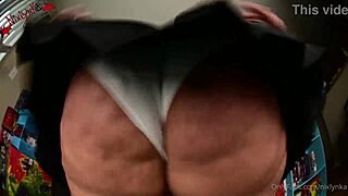 Nixlynka Worships Her Big Ass with Twerking
