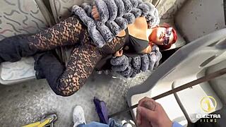 peruana pelirroja folla con el cobrador de combi para no pagar el pasaje