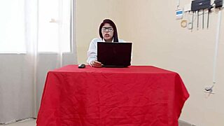 beautiful milf watching porn gets sucked and fucked