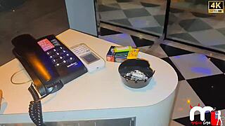 Istri ajak pemakan ke motel.