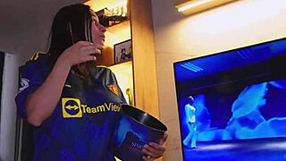 Mi hermanastro encuentra mi perfil en xvideos