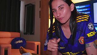 Mi hermanastro encuentra mi perfil en xvideos