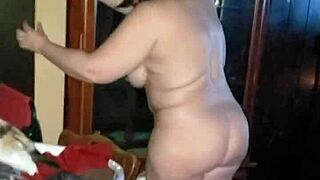 i cummin on and in my wifes pussy on the tabel