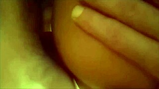 Madura amateur no puede ser mas puta esta mal atendida necesita la rudeza de un macho y sentirse puta termina gritando pidiendo duro con el culo bien roto