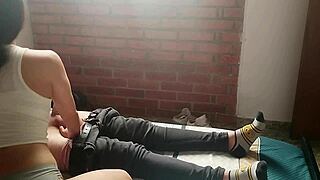 hermosa jovencita se traga toda mi verga y me masturba bien rico