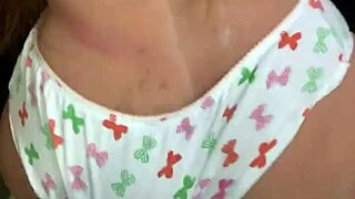 Padastro Tarado Espera Mulher Sair Pra Foder Bonequinha Sex Toy