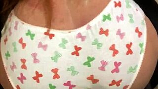 Padastro Tarado Espera Mulher Sair Pra Foder Bonequinha Sex Toy