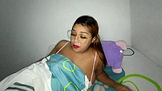 Odio llegar tarde al trabajo por culpa de mi novio with big tits and doggystyle.