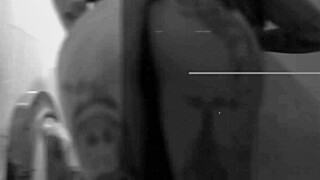 novinha with delicious pussy sitting on guys