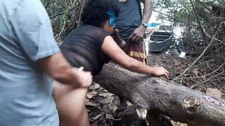 levei minha esposa para fuder com desconhecidos no mato