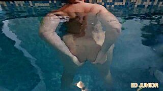 Atriz ninfomaniaca fudendo na piscina com ator no intervalo de gravação